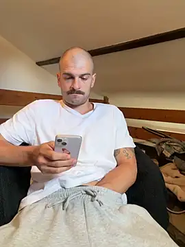 Greyoff online show from 06.04.26