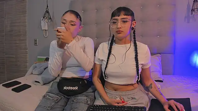 Zowi Hottiee online show from 01.08.25