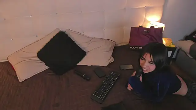 Zowi Hottiee online show from 02.19.25