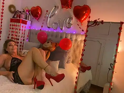 lolavalecuatro online show from 02.17.25