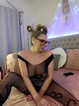 lolavalecuatro online show from 09.15.25