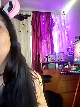 l1la Rav3n online show from 10.29.25