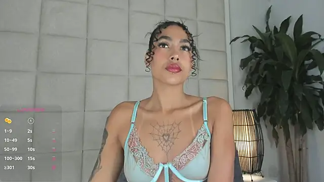 Nia Bunny online show from 01.25.25