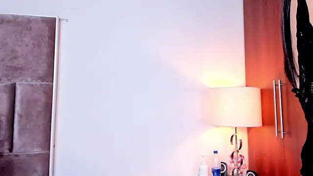 Nia Bunny online show from 05.02.26