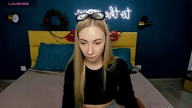 Snapshot of Diana_Garrett chatting on 12.13.24 Diana Garrett online show from 12.13.24