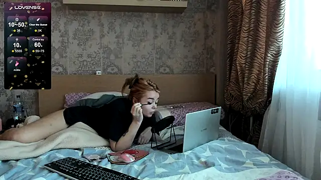 Snapshot of purebeautie13 chatting on 12.25.24 purebeautie13 online show from 12.25.24