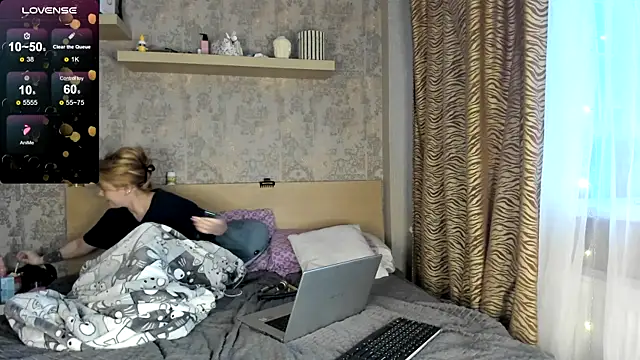 Snapshot of purebeautie13 chatting on 01.16.25 purebeautie13 online show from 01.16.25