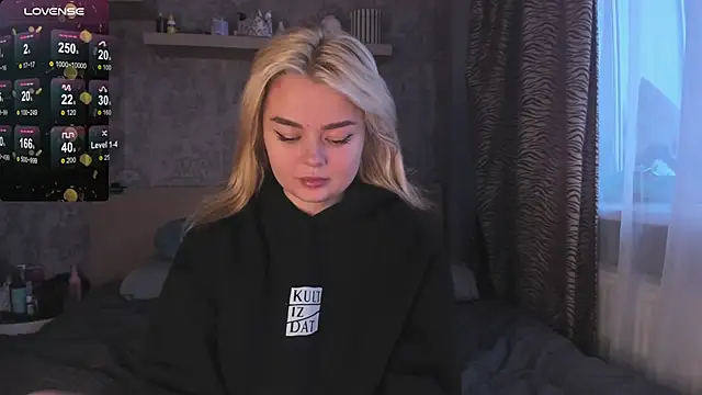 Snapshot of purebeautie13 chatting on 01.30.25 purebeautie13 online show from 01.30.25