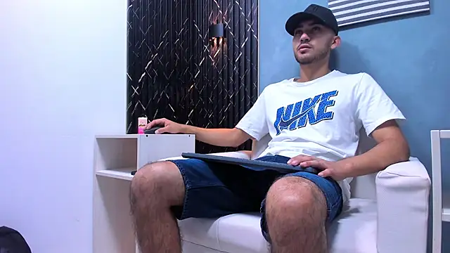 Snapshot of Liam_crox chatting on 12.17.24 Liam crox online show from 12.17.24