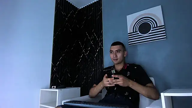 Snapshot of Liam_crox chatting on 12.18.24 Liam crox online show from 12.18.24