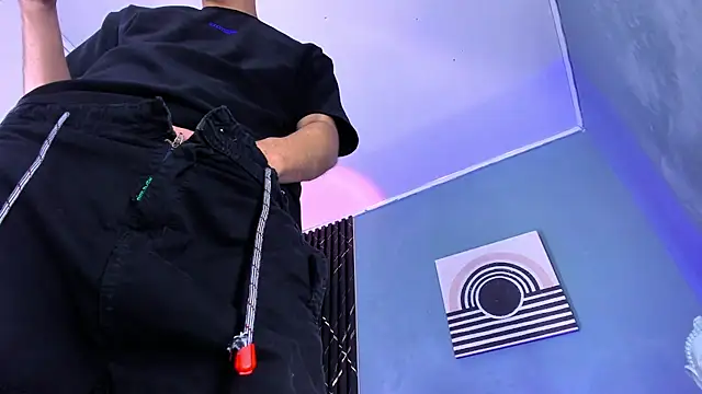 Snapshot of Liam_crox chatting on 12.19.24 Liam crox online show from 12.19.24