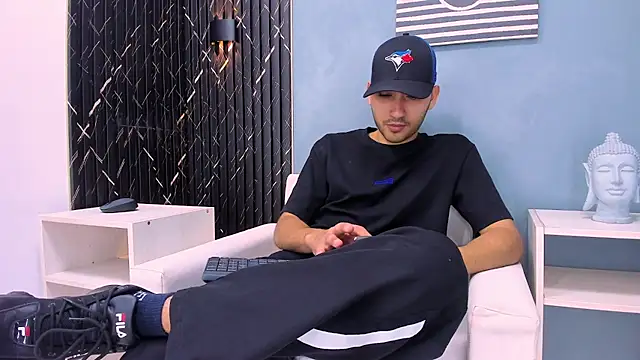 Snapshot of Liam_crox chatting on 12.24.24 Liam crox online show from 12.24.24