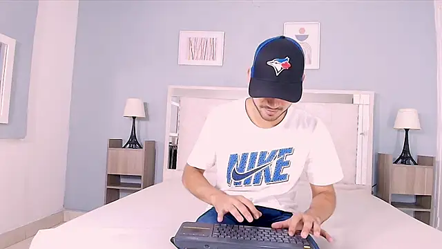 Snapshot of Liam_crox chatting on 12.27.24 Liam crox online show from 12.27.24