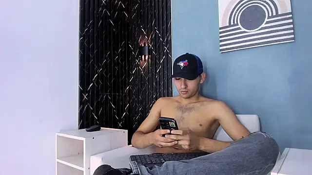 Snapshot of Liam_crox chatting on 12.30.24 Liam crox online show from 12.30.24