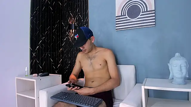 Snapshot of Liam_crox chatting on 12.30.24 Liam crox online show from 12.30.24