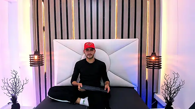 Snapshot of Liam_crox chatting on 02.13.25 Liam crox online show from 02.13.25