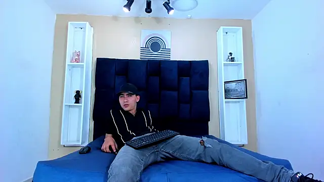 Snapshot of Liam_crox chatting on 02.15.25 Liam crox online show from 02.15.25