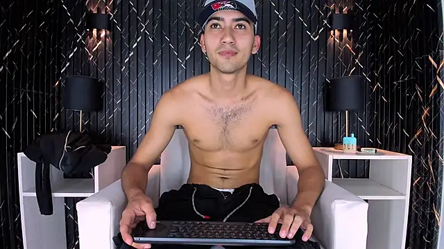 Snapshot of Liam_crox chatting on 02.18.25 Liam crox online show from 02.18.25