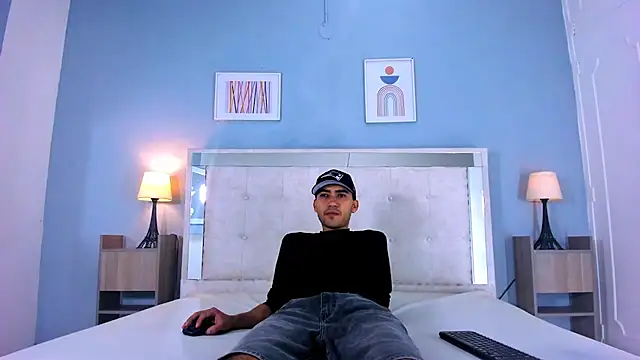 Snapshot of Liam_crox chatting on 02.18.25 Liam crox online show from 02.18.25