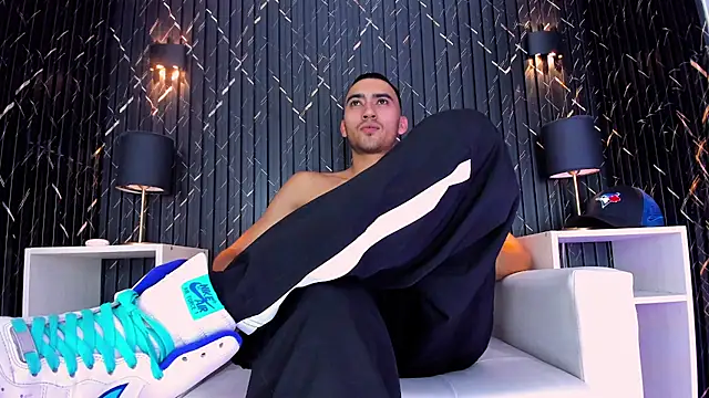 Snapshot of Liam_crox chatting on 02.21.25 Liam crox online show from 02.21.25