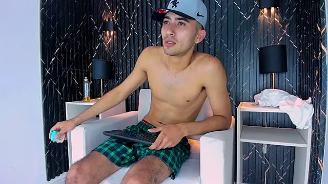 Snapshot of Liam_crox chatting on 02.24.25 Liam crox online show from 02.24.25