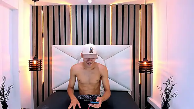 Snapshot of Liam_crox chatting on 03.10.25 Liam crox online show from 03.10.25