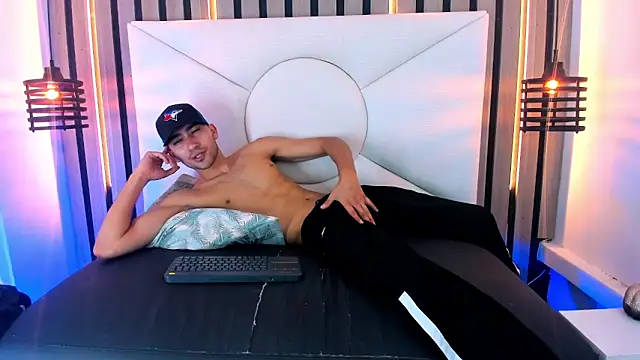 Snapshot of Liam_crox chatting on 03.14.25 Liam crox online show from 03.14.25