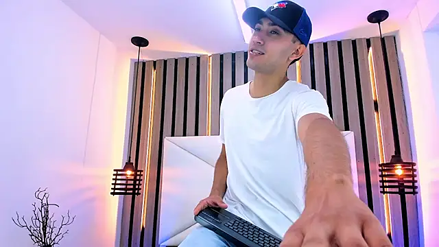 Snapshot of Liam_crox chatting on 03.17.25 Liam crox online show from 03.17.25