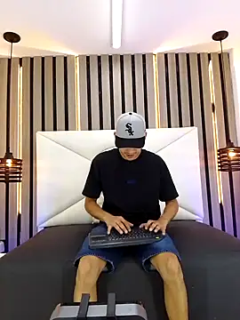 Snapshot of Liam_crox chatting on 03.19.25 Liam crox online show from 03.19.25