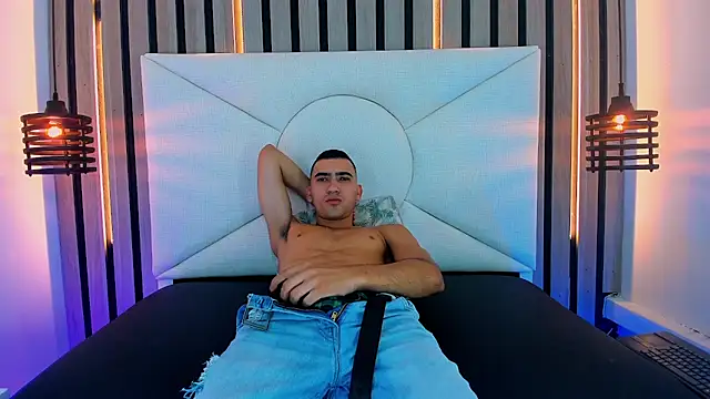 Snapshot of Liam_crox chatting on 03.22.25 Liam crox online show from 03.22.25