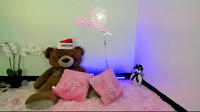 kendal scott1 online show from 12.18.24