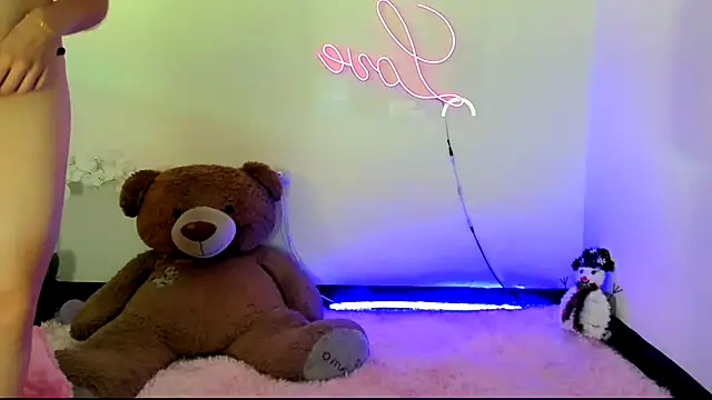 kendal scott1 online show from 01.04.25