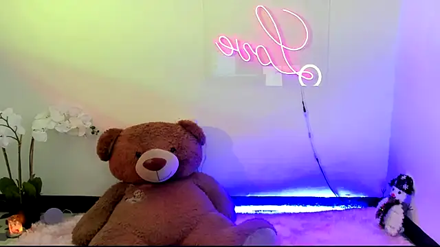 kendal scott1 online show from 01.04.25