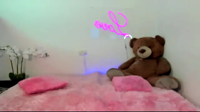 kendal scott1 online show from 01.08.25