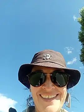 Snapshot of sophie_banger chatting on 10.02.25 sophie banger online show from 10.02.25