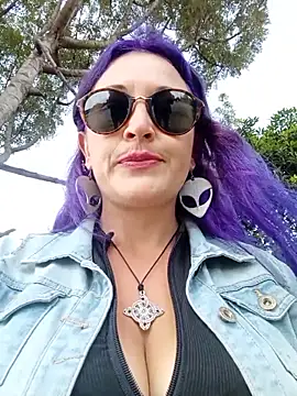 Snapshot of sophie_banger chatting on 10.12.25 sophie banger online show from 10.12.25