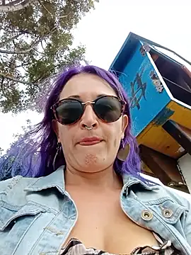 Snapshot of sophie_banger chatting on 10.19.25 sophie banger online show from 10.19.25