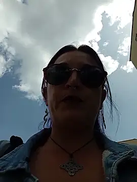 Snapshot of sophie_banger chatting on 12.14.25 sophie banger online show from 12.14.25