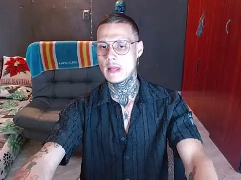 Snapshot of fucking_sinner chatting on 12.16.25 fucking sinner online show from 12.16.25