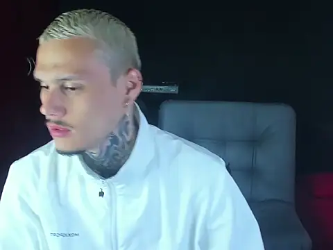 Snapshot of fucking_sinner chatting on 03.28.26 fucking sinner online show from 03.28.26