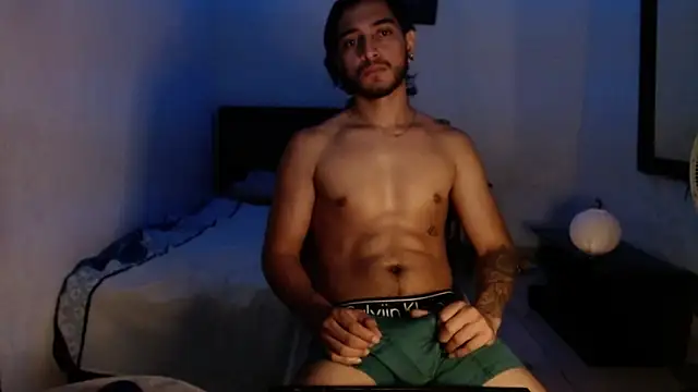 Snapshot of maxximus_100 chatting on 01.28.25 maxximus 100 online show from 01.28.25