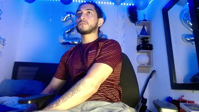 Snapshot of maxximus_100 chatting on 02.13.25 maxximus 100 online show from 02.13.25