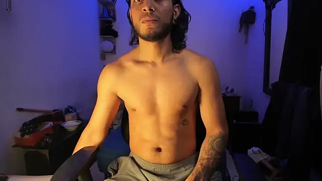 Snapshot of maxximus_100 chatting on 03.20.25 maxximus 100 online show from 03.20.25