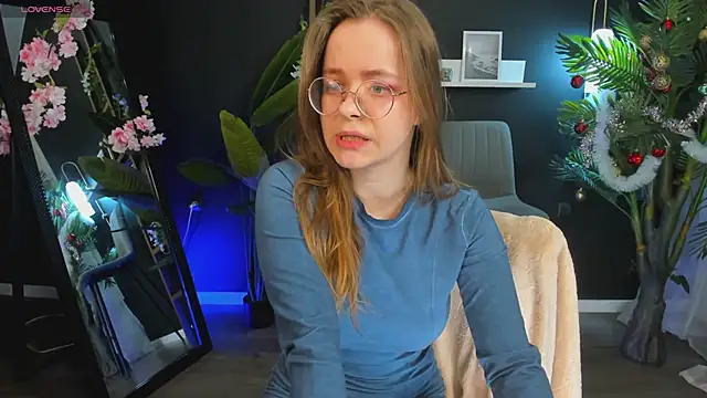 Snapshot of CassieCool chatting on 01.09.25 CassieCool online show from 01.09.25