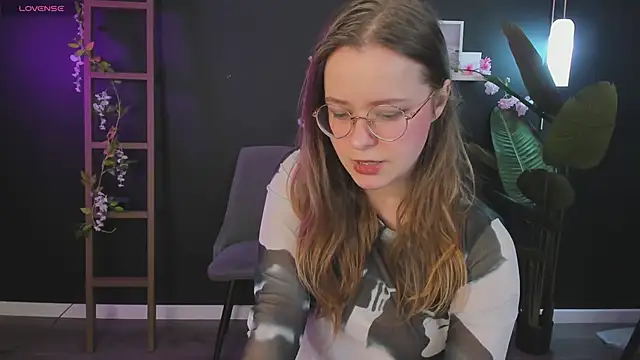 Snapshot of CassieCool chatting on 01.11.25 CassieCool online show from 01.11.25