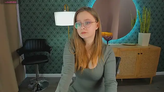 Snapshot of CassieCool chatting on 01.23.25 CassieCool online show from 01.23.25