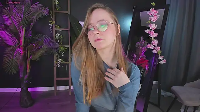 Snapshot of CassieCool chatting on 01.26.25 CassieCool online show from 01.26.25