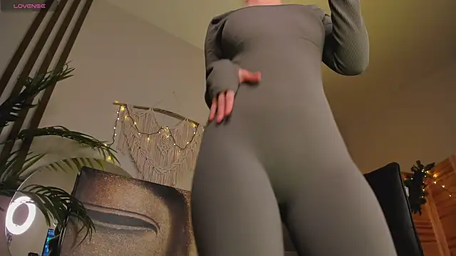 Snapshot of CassieCool chatting on 01.29.25 CassieCool online show from 01.29.25