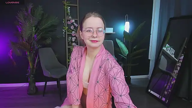 Snapshot of CassieCool chatting on 02.11.25 CassieCool online show from 02.11.25