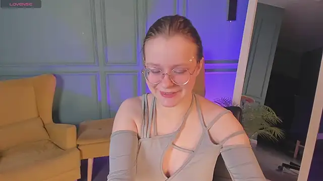 Snapshot of CassieCool chatting on 02.12.25 CassieCool online show from 02.12.25